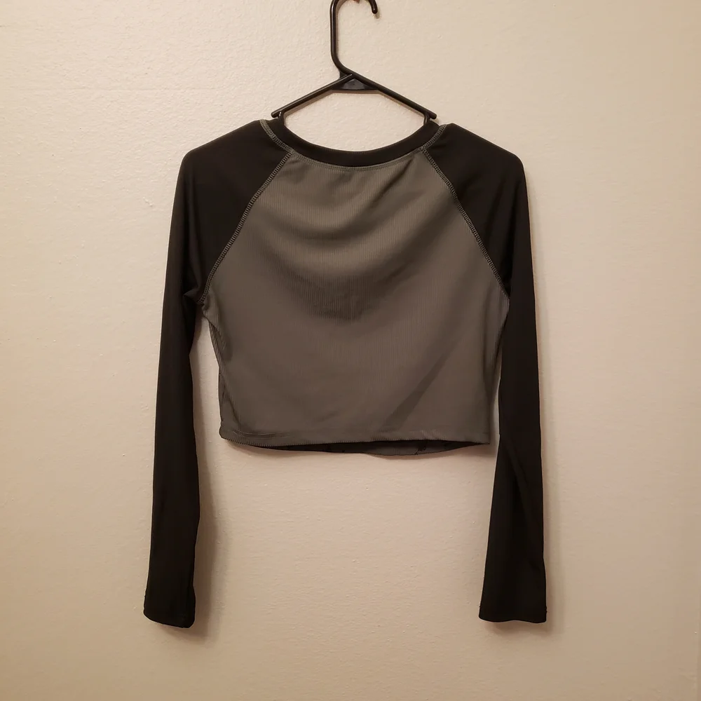 Women's Black and Olive Skull Print Crop Top - Picture 3 of 5